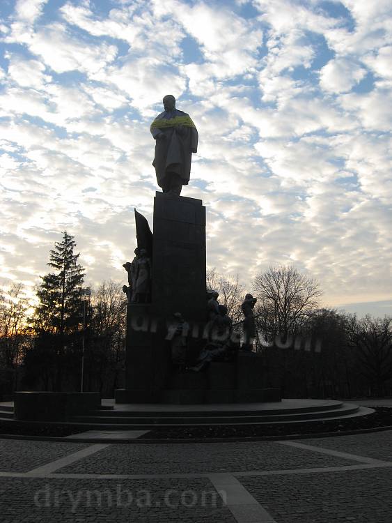 Памятник шевченко в москве фото