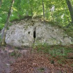 Скала с тремя пещерами (с.Илов, Львовская обл.)