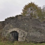 Скеля з печерою - австрійський спостережний пункт у роки Першої Світової