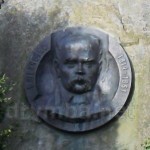 Памятна плита з барельєфним зображенням Т. Шевченка в селі Добряни