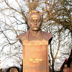 Памятник Ивану Франко в селе Мшана