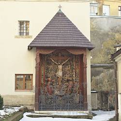 Львов. Деревянный алтарь "Голгофа" возле Армянской церкви