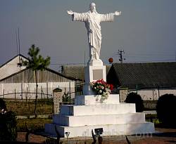 Фигура Иисуса Христа в селе Угры