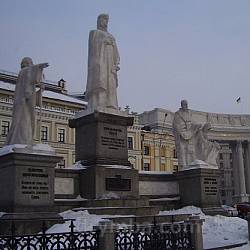 Киев. Памятник княгине Ольге