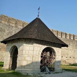 Замковый колодец (крепость, г.Хотин, Черновицкая обл.)
