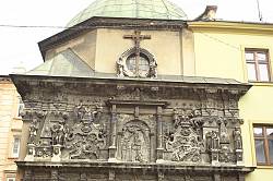 Верхня частина фасаду каплиці Боїмів