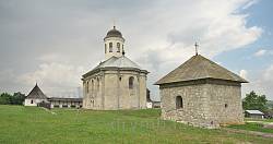 Крылос. Васильевская часовня и Успенская церковь