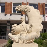 Пам'ятник варенику біля готелю Росава у Черкасах