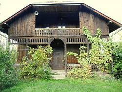 Стародавній дерев'яний будинок в селі Дубина, де в роки 1932-1939 часто бувала Соломія Крушельницька.