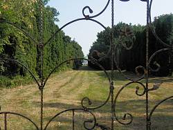 Часть ограды имения Галаганов