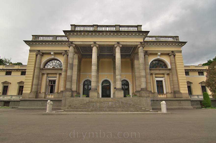 Немиров. Главный фасад дворца княгини Щербатовой