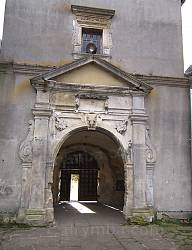 Вьездные ворота Свиржского замка изнутри