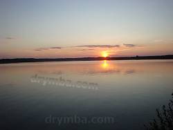 Озеро Пісочне в яскравих барвах заходу сонця