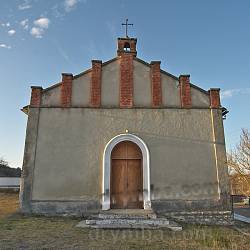 Фасад костелу в Ушковичах