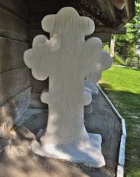 Хрест 1831 року на могилі Анни Федакевич біля церкви у Черепині