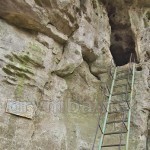 Крехівський монастир. Вхід у верхню печеру