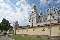 Стены монастыря