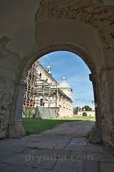 Въездные ворота и надвратная церковь Покрова Богородицы