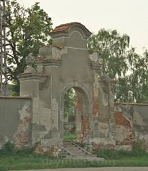 Ворота и стены костела св.Архангела Михаила