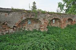 Ворота и стены костела св.Архангела Михаила