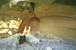 Подкамень. Пещерка возле карьера недалеко от монастыря и камня