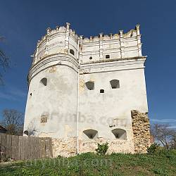 Луцька надбрамна вежа у Острозі