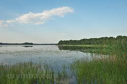 Озеро Кримне. Вдалині видніється острівець