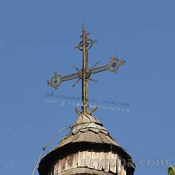 Хрест над центральним куполом