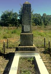 Пам'ятник на могилі священика Богдара Кирчива у селі Довге Стрийського району