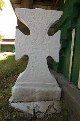 Старинный каменный крест возле храма