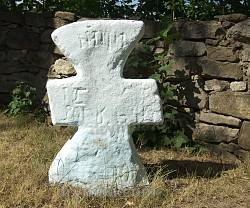 Старинный каменный крест