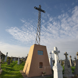 Крест-памятник на могиле о.Владимира Кальбы