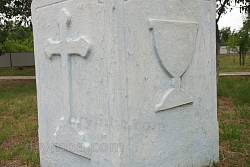 Рельефы на постаменте креста