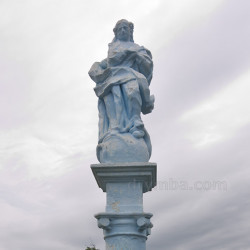 Захоронения и скульптуры возле церкви (с.Литячи, Тернопольская обл.)