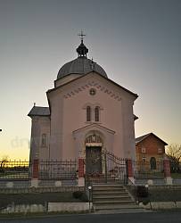 Церква св.Параскеви. Вигляд з дороги