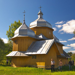 Деревянная Преображенская церковь в селе Подлысье