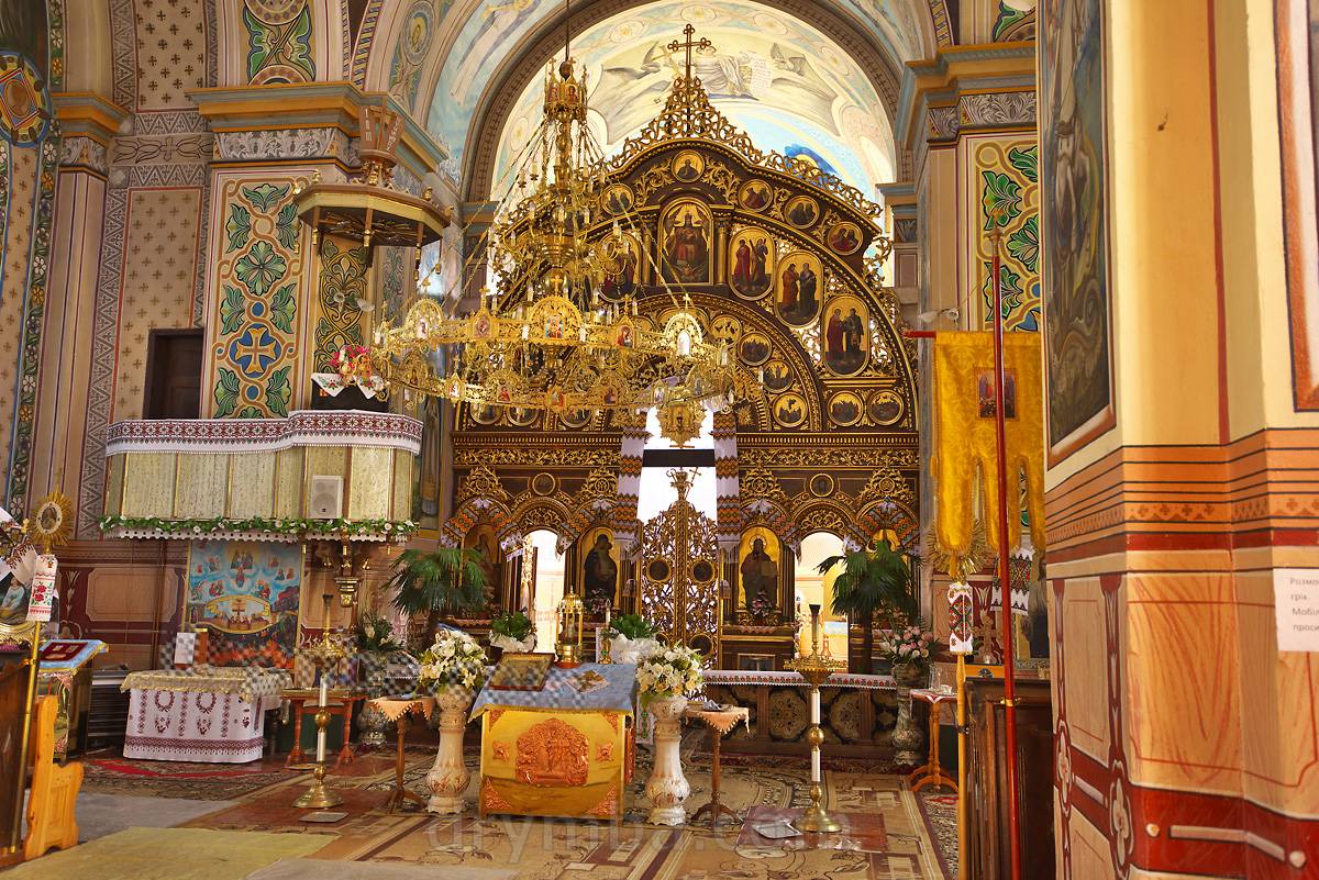 Внутри Николаевской церкви