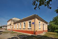 Будинок культури та бібліотека у Скалі Подільській