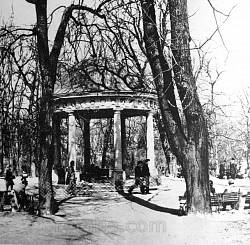 Парк и ротонда в 1960-х годах. Фото А.Цитовича