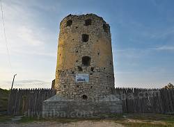 Скала-Подольская. Пороховая замковая башня