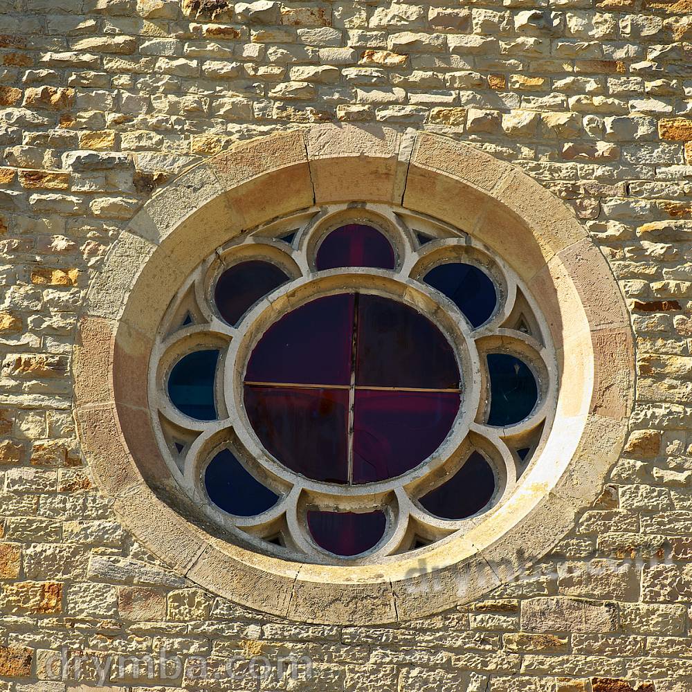 Главное окно-розетта во фронтоне