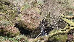 Дарваївські водоспади серед нагромадження скель