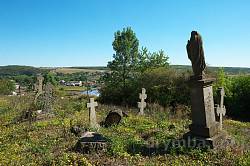 Старое кладбище. Вдали видно село