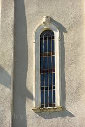 Окно с белокаменным порталом