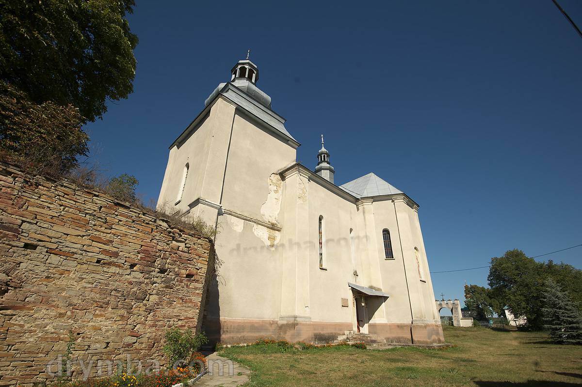 Костёл Святой Троицы в бывшем городке Янов
